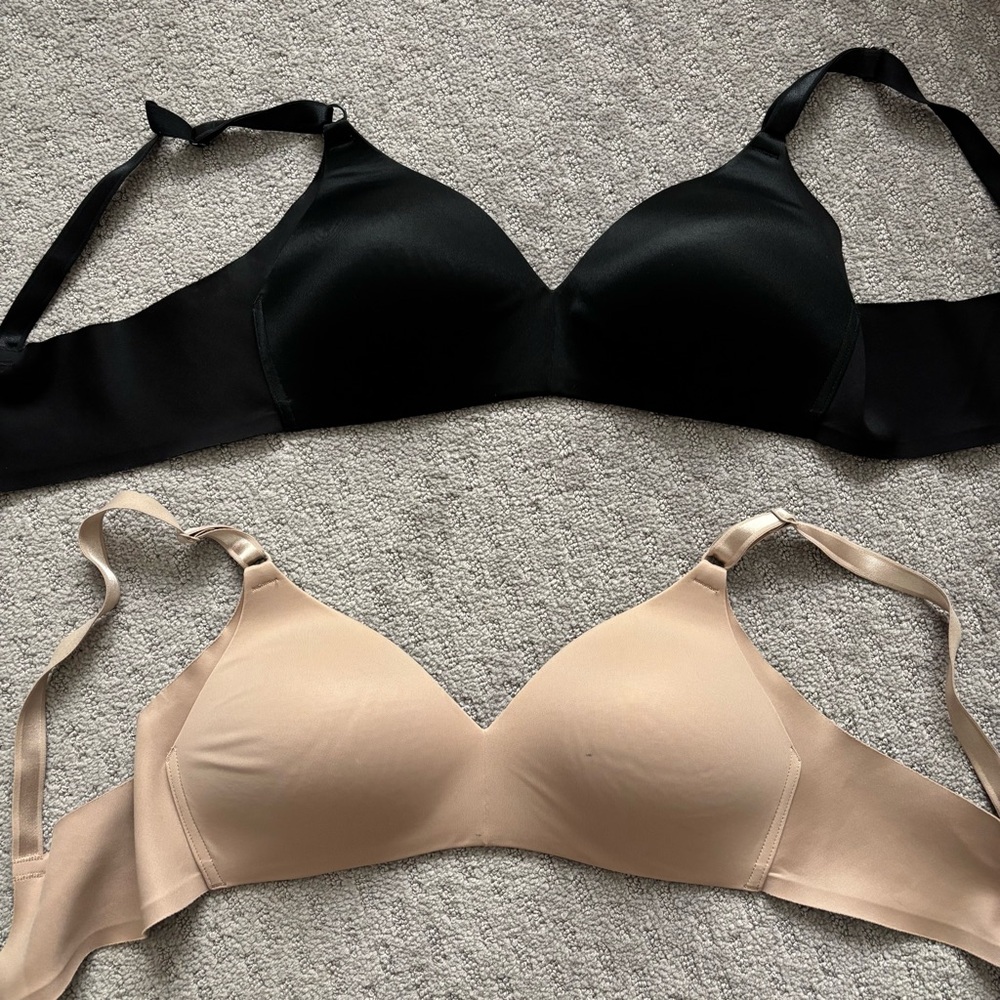 2 pairs of Warner’s Wireless Bras